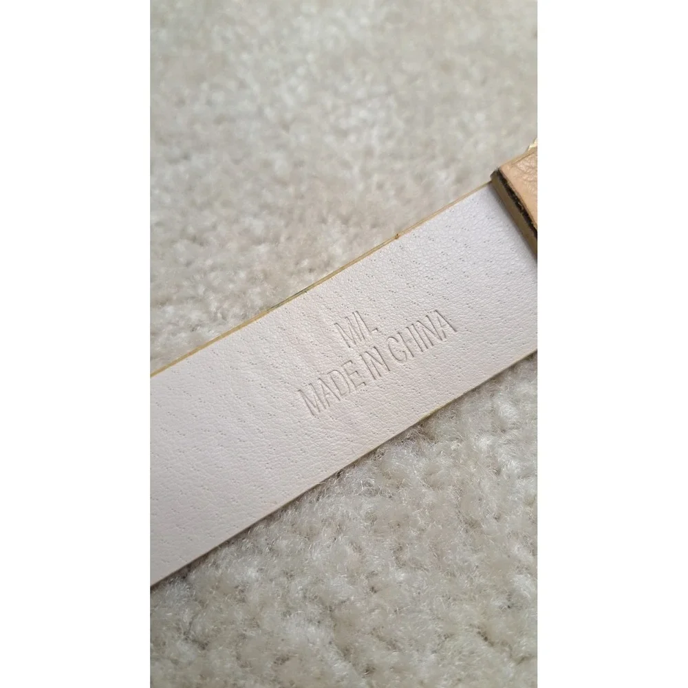 Moxy Boutique Beige Belt Boho Women's Size M / L Textured Gold Buckle Belt